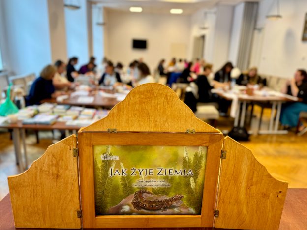 Warsztaty teatralno-plastyczne dla bibliotekarzy z wykorzystaniem teatru kamishibai i książek Magdaleny Zarębskiej